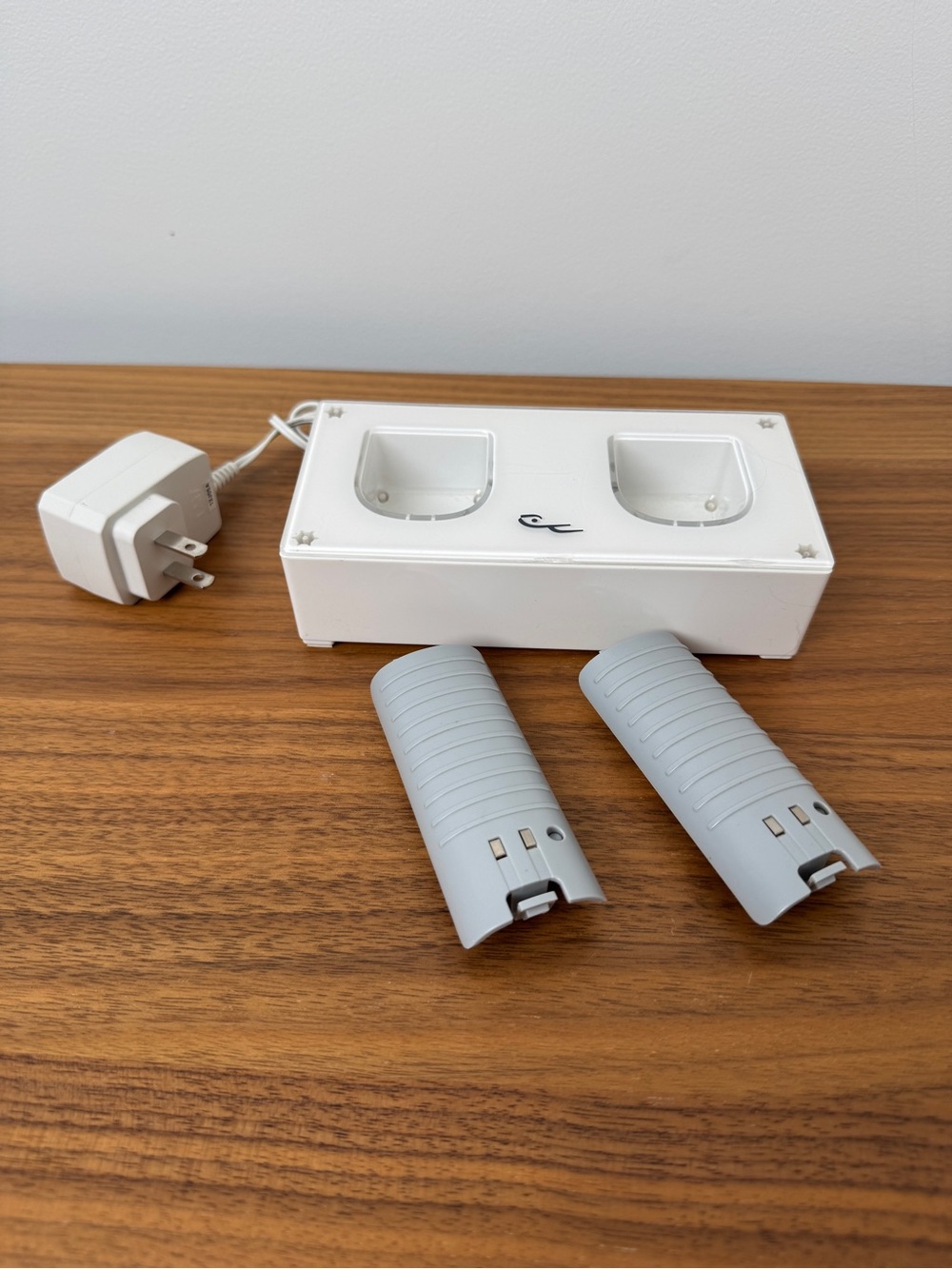 Rocketfish Wii Remote Charging Dock / Induction Station